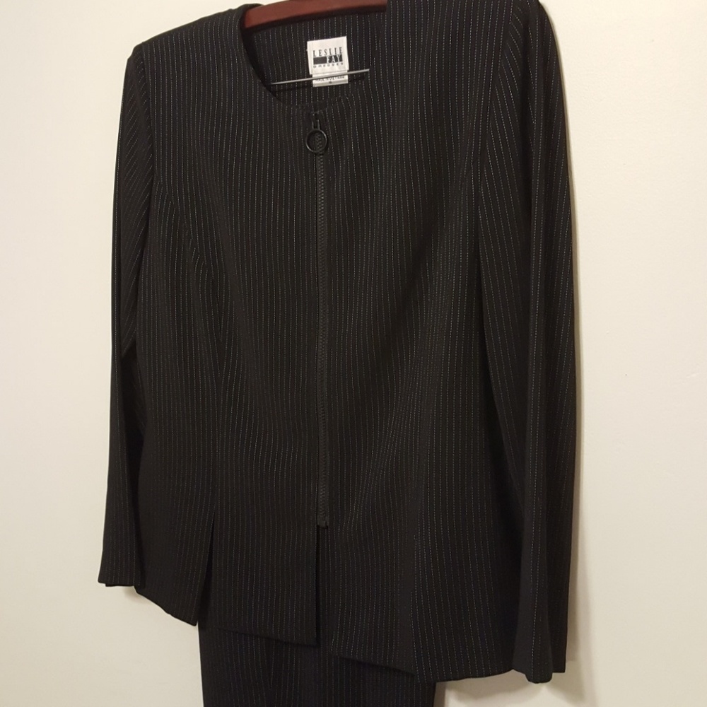 Zippered jacket and pant suit